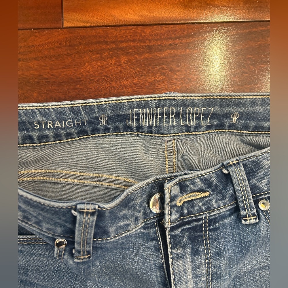 Jennifer Lopez  JLO Straight Leg jeans  4p Petite Medium Wash Stretch Denim - Picture 2 of 8